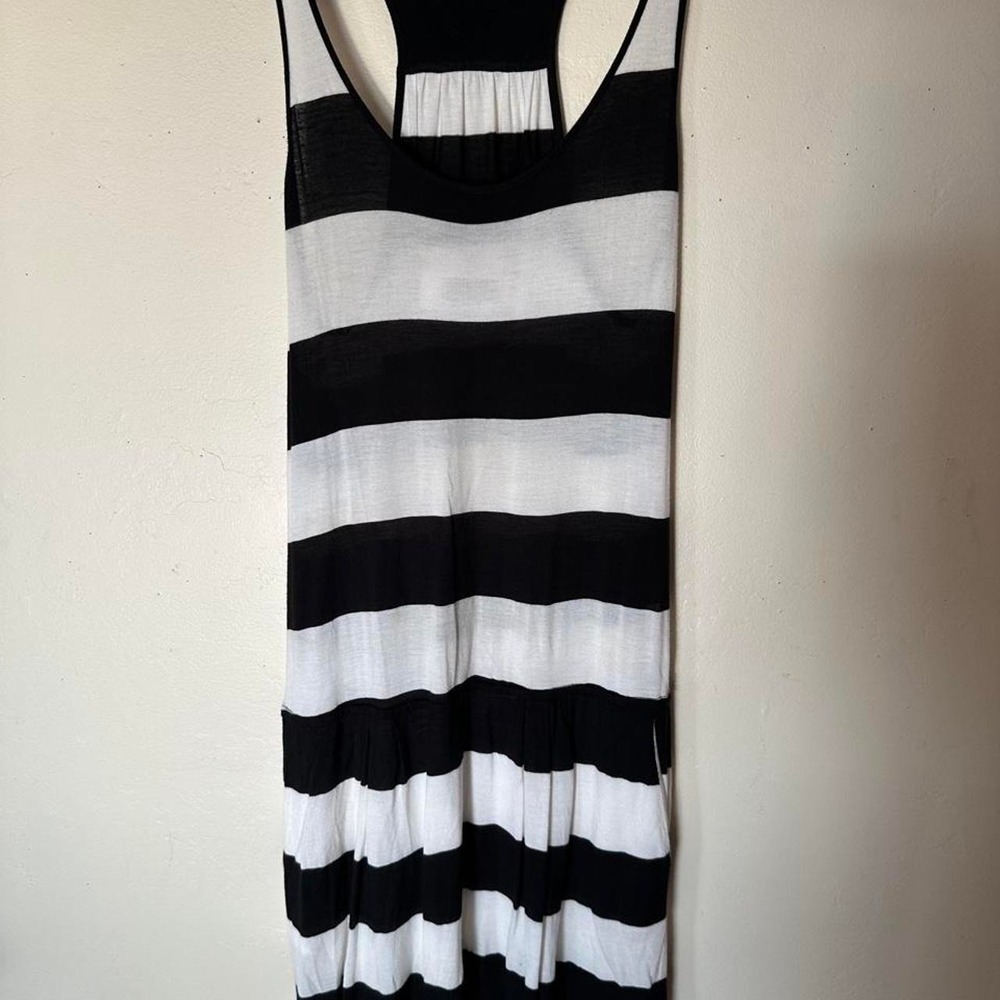 BCBG black & white horizontal striped midi‎ dress w ruched back, drop waist